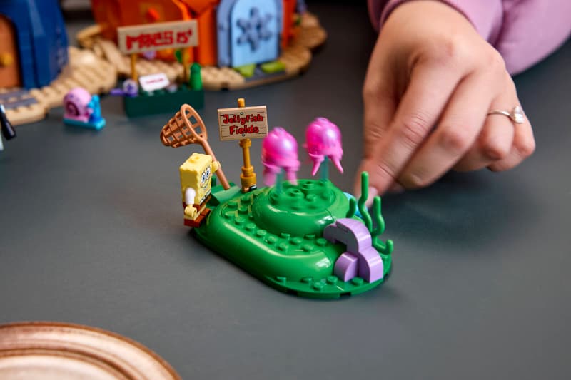 LEGO® Icons 11386 SpongeBob SquarePants: Zátišie bikín
