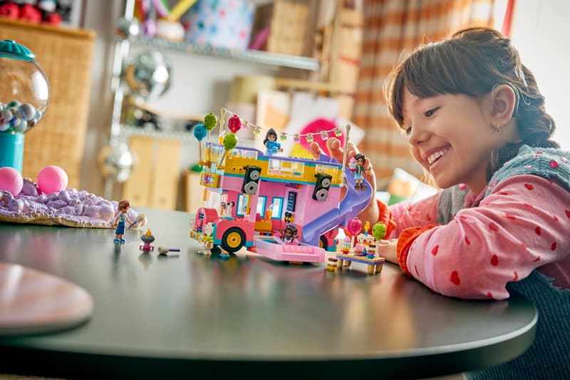 LEGO Friends 42718 Oslava v autobuse priateľstva