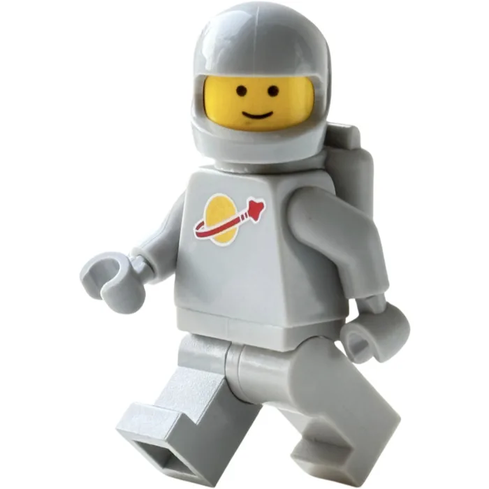 Sivý astronaut v staršom odtieni sivej