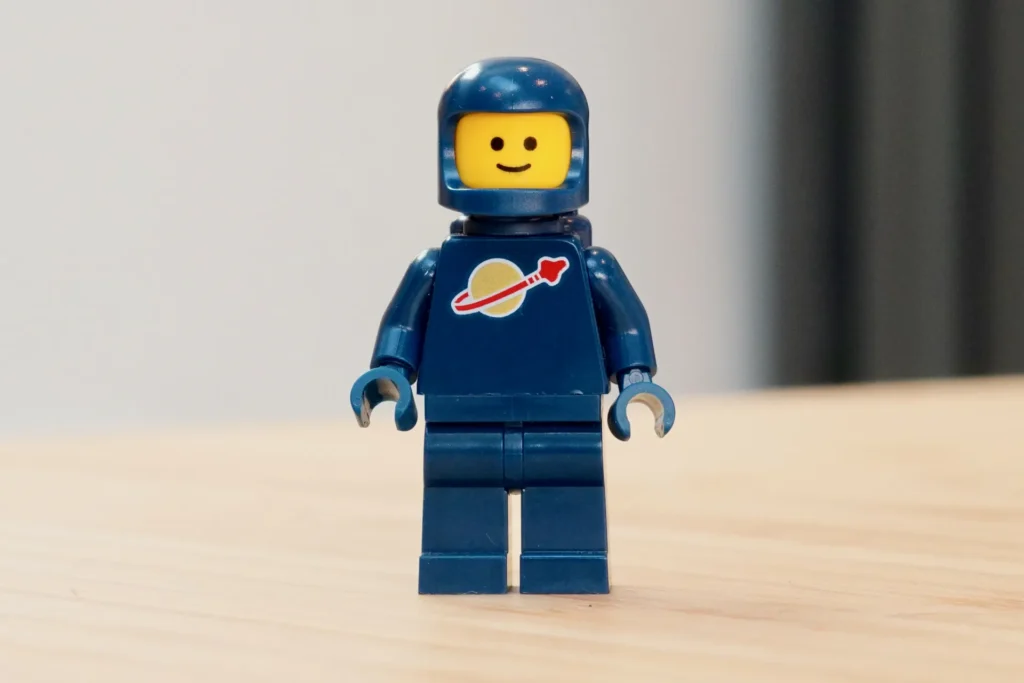 Tmavomodrý astronaut